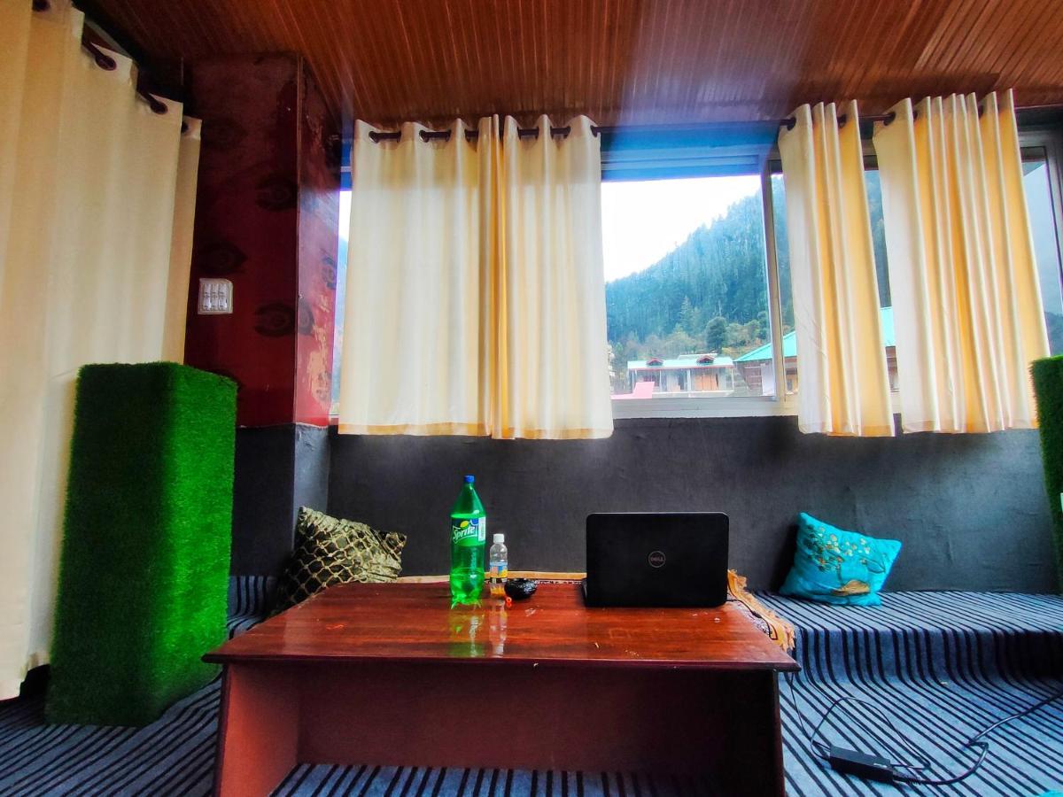 I Love Kasol Hostel & Rooftop Cafe Esterno foto