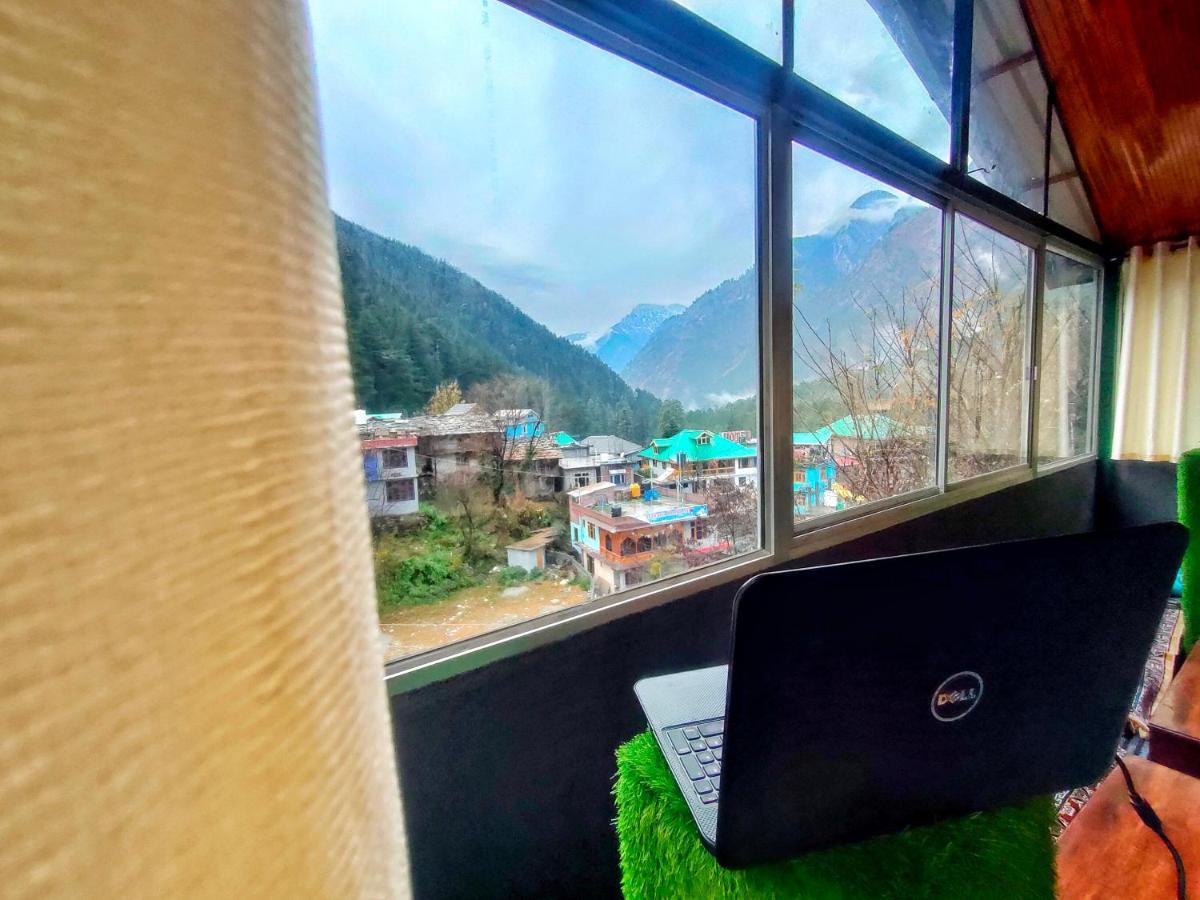 I Love Kasol Hostel & Rooftop Cafe Esterno foto