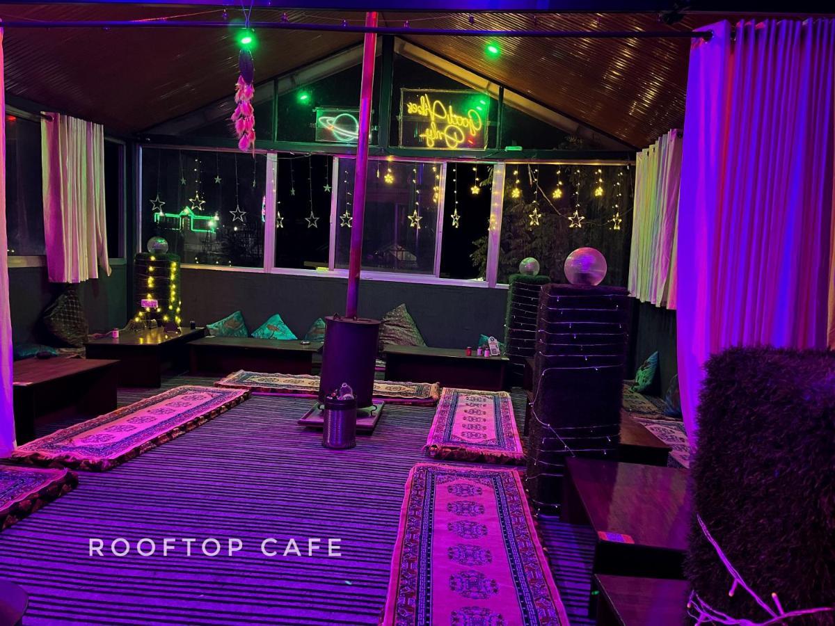 I Love Kasol Hostel & Rooftop Cafe Esterno foto